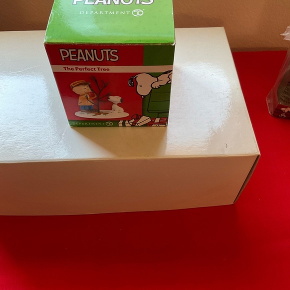 Department 56 Other - Department 56 Peanuts The Perfect Tree Green and Red Box